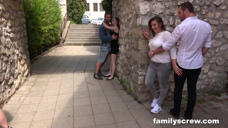 Family Screw: Domowa wycieczka do zamku przez Familyscrew