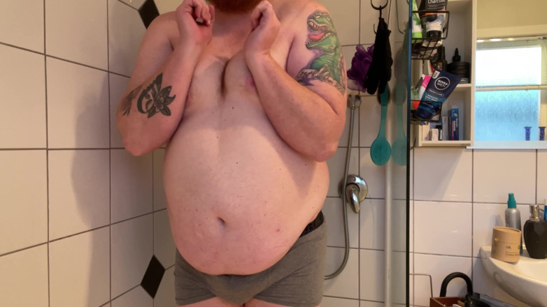 Ginger daddy: Bố gừng đi tiểu đồ lót