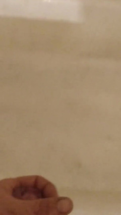Messy Bathtub Peeing thumbnail