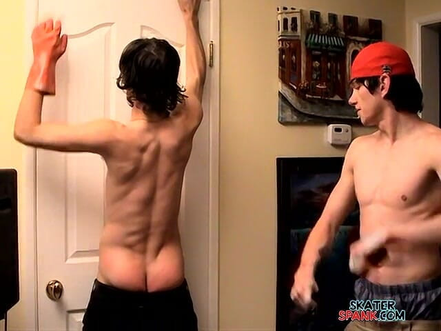 Skater Spank: Ian rächt sich für einen schläg