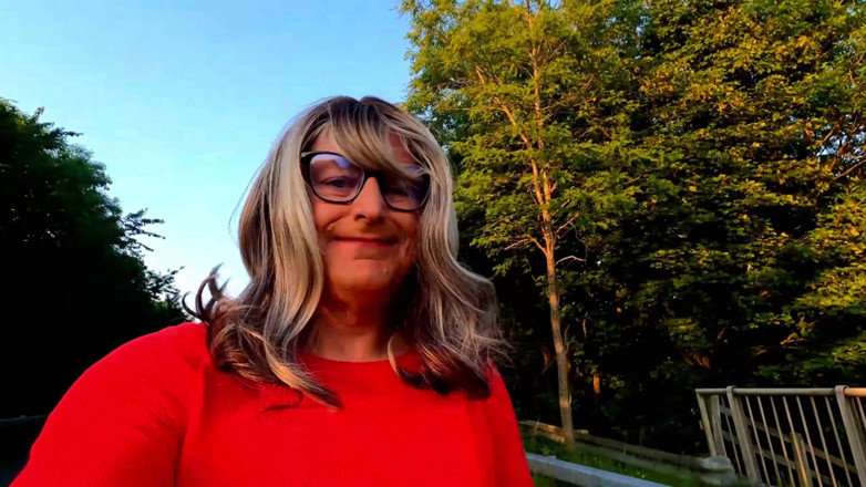 Kellycd2022: Amateur-transvesteur kellycd2022 masturbiert in der sonne