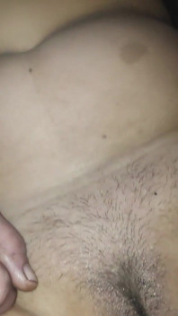 Ho tolto l'acqua dalla figa della moglie del mio amico