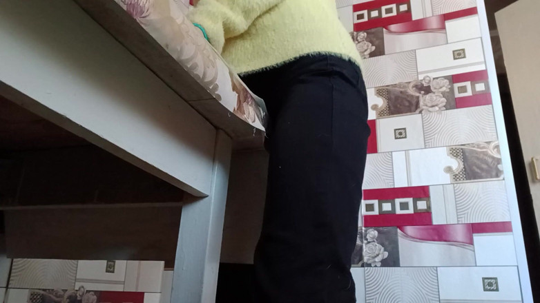 Lesbian-illusion: Une demi-sœur se masturbe en solo et a plusieurs orgasmes -...