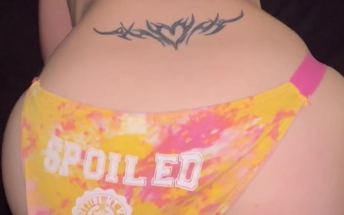 LuluLemons000: Papis großer schwanz schlüpfte durch mein höschen - ich betrog meinen...