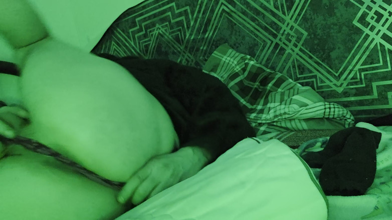 Nalekhome: Își zdrobește ouăle și își masează prostata