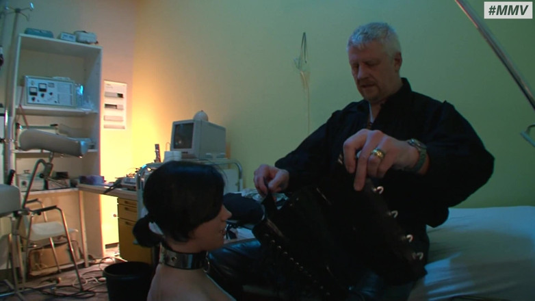 German BDSM MMV: Sclavă germană - fată sado-maso