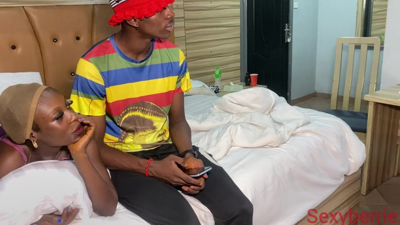 Sexyberrie1: Sneaky Fucked with Yemi's Petite Girlfriend