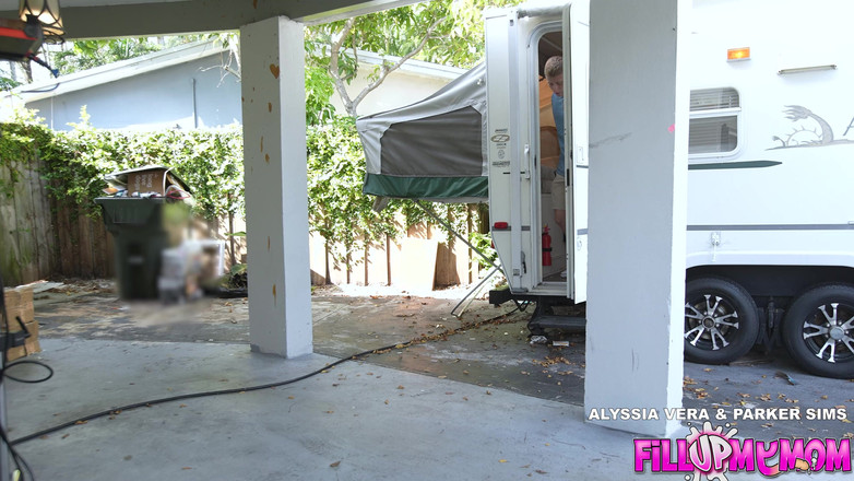 Fill Up My Stepmom: Alessia Vera ile bts