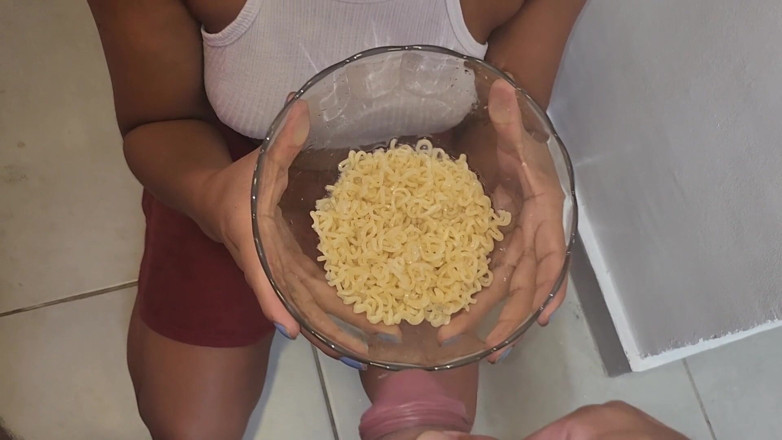 Pietro Montoya: Memuaskan Kelaparan Saya Dengan Ramen Noodles Berpeluh Kencing 03/04/2024