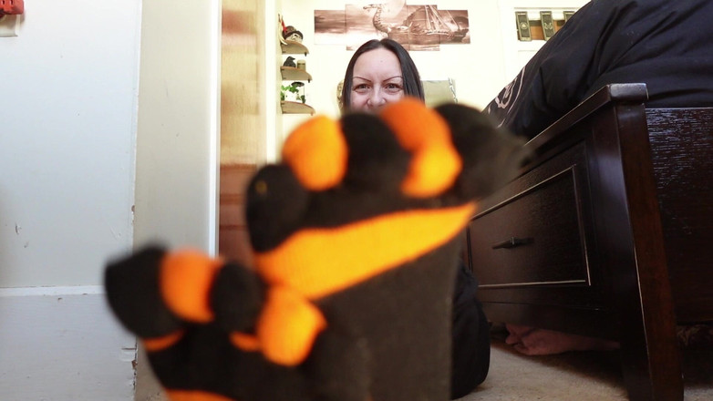 Raven Willow: Provocação com meia-calça