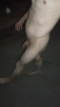 Pissen und nackt gehen