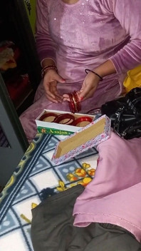Indiancă Bhabhi panjabi și-a schimbat rochia.