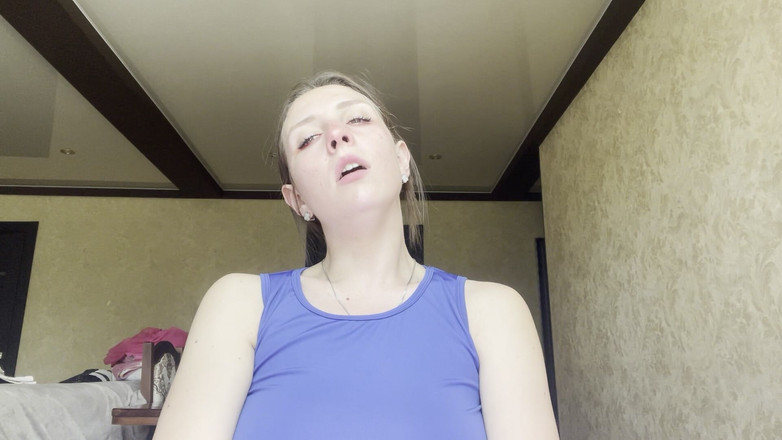 Hottie goddess: Une femme malade obsédée par la toux