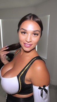 Culona latina encuentra a su x en el sitio de citas - Lexis Star