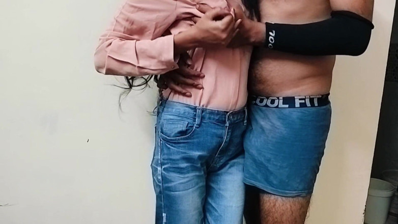 Savitabhabhi078: Delhi college-studentin vom lehrer gefickt