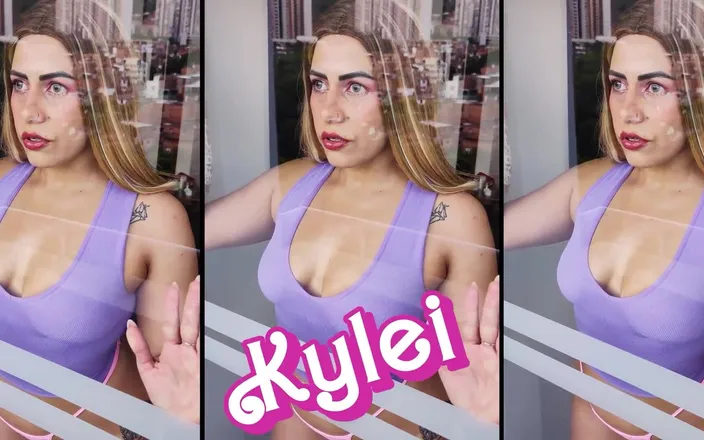 Kylei Ellish: 바비 Kylei와 바비 알리시아는 켄의 부재에서 매우 심하게 행동했다. 바비의 포르노 세계.