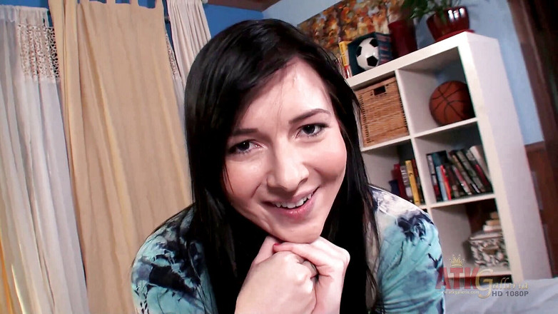 ATKIngdom: Крошка с великолепной попкой обожает осушать член