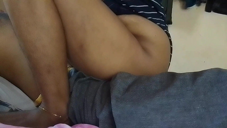 Skydreem1104: 夫が妻を自分の上に乗せて殴る