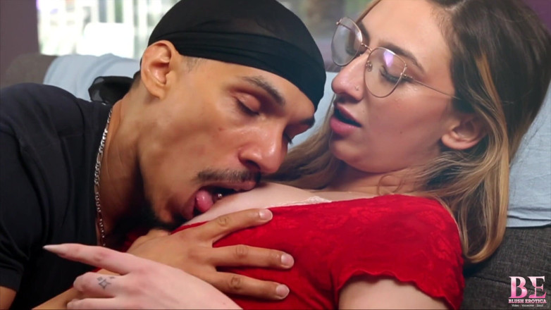 Blush erotica: Межрасовый секс раком Nina Nova, пуэрторийский рок, краснеет Erotica