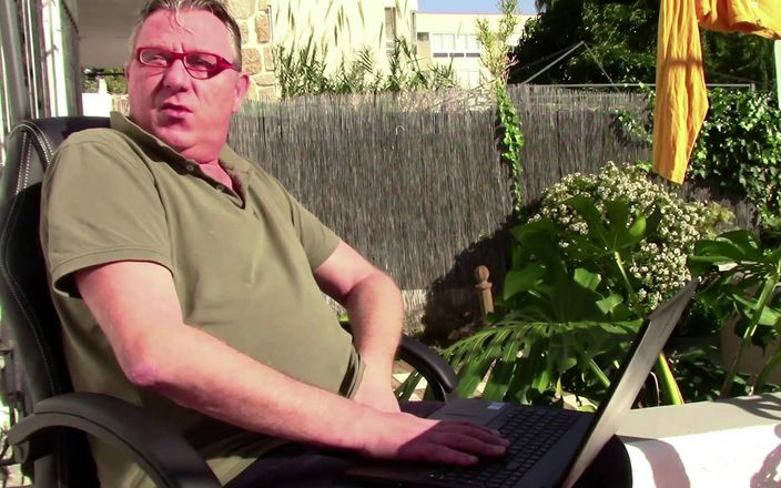 CurvyMindy: Przyłapałem sąsiada na szarpaniu, więc pomogłem mu skończyć