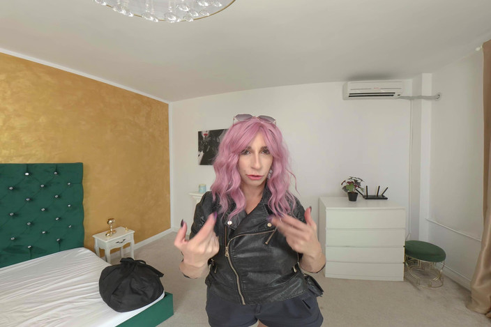 NO2StudioVR: Nina Santi - Booty for the Bellboy