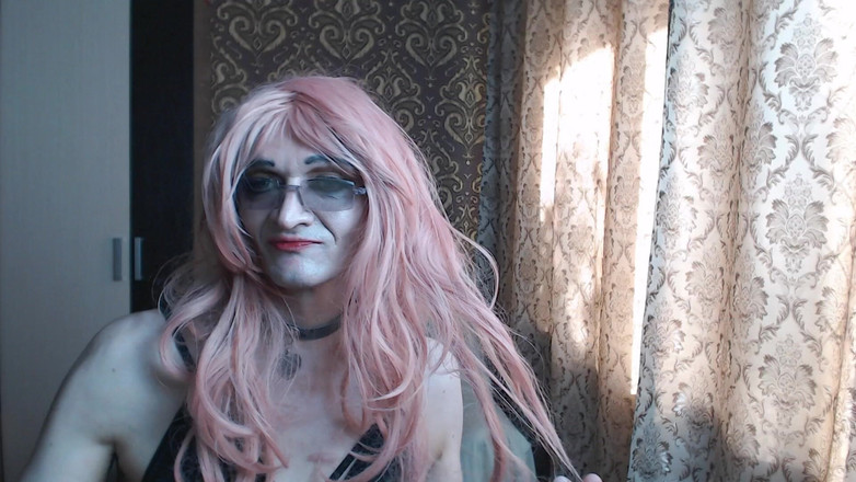 violet_bisex: パンティを脱がして全て口に咥え込む。