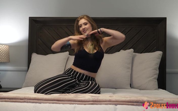 CreamPiled: Une rousse coquine parle juste avant 2