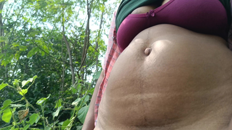 Apple baby: Uniform Awek Kolej Di Luar Rumah