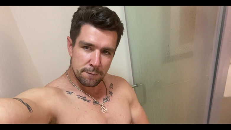 Trenton Ducati: Právě jsem to natočil. Doufám, že ti nevadí extra krémová nálož...