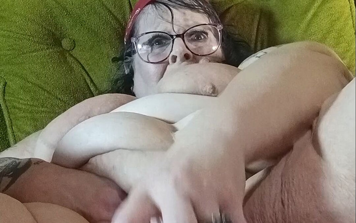 HerculesnVENUS: 阴户潜水高潮发现肮脏的婊子想要10个