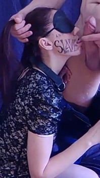 Hamba Ann memberikan tuannya blowjob pagi 3