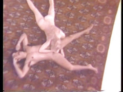 Vintage Usa: Blonďatá chlupatá kundička podvádějící manželka kouří a šuká svého černocha (Video nemá zvuk,...