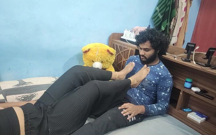 Vaigavarun Feet romance: Chà đạp ngực