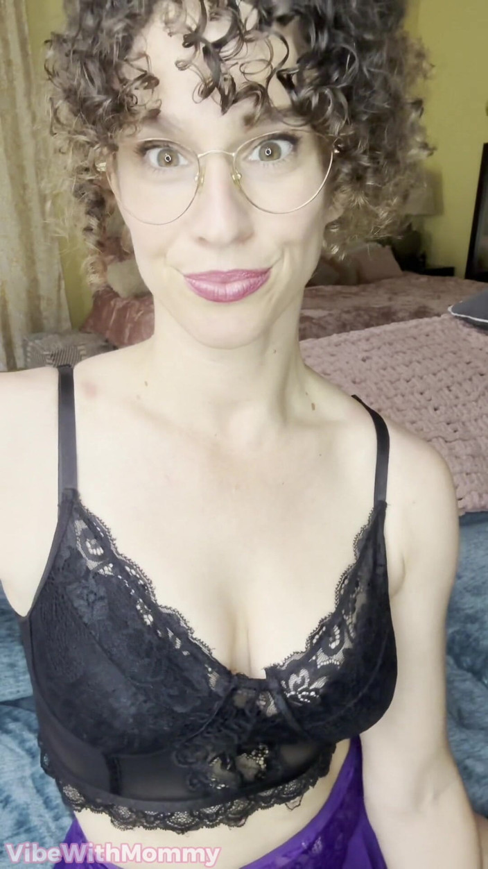 VibeWithMommy: Dommy mommy strapon देखने का बिंदु लंड हिलाने के निर्देश