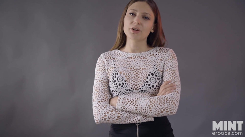 Talia Mint: Gemaakt om je af te trekken als straf