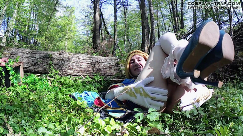 RosalinaxGirl: Zelda Frisky în pădure se cu costume în capcană