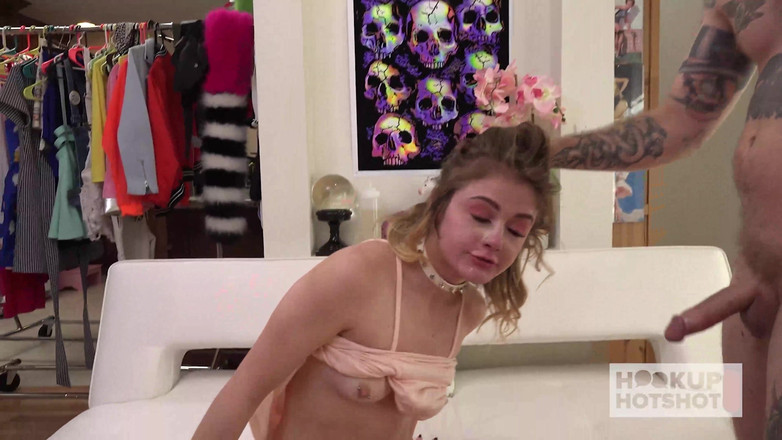 Hookup Hotshot: Blonde Angel Rosalyn Sphinx berijdt rauw met een slechte lul!
