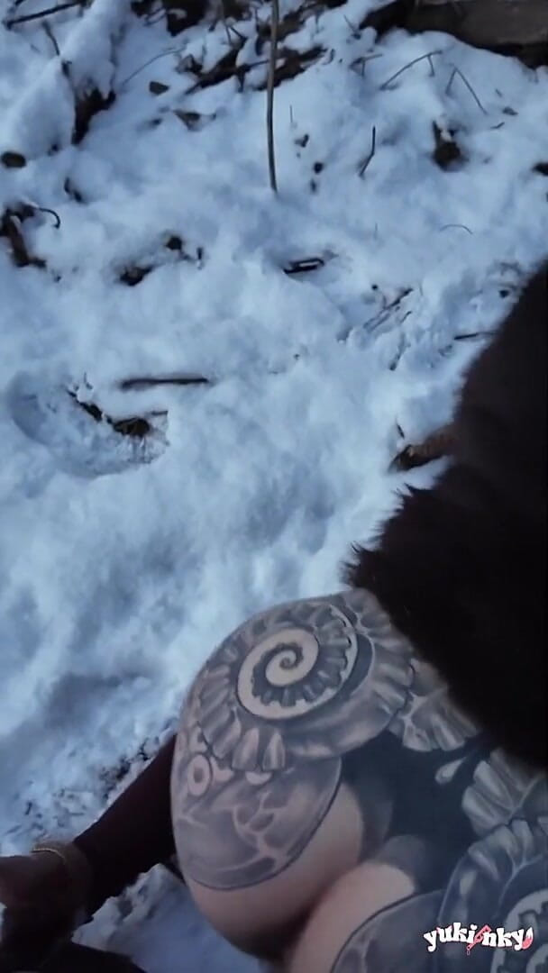 I Warm His in the Snow (Yukinky)