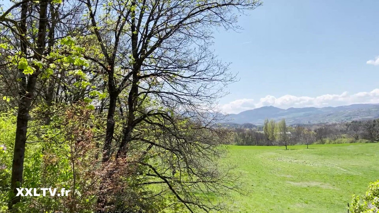 XXLTVFR: Ao ar livre em primeiro plano com Chloe Duval