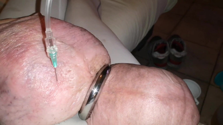 Monster_Meat_: Mijando urgentemente enquanto faz sessão de glicose