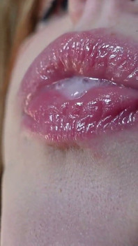 Mijn Lippen En Tong Close-up