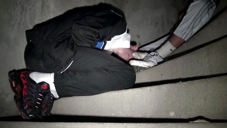 Sneaker gay: Sneaker Domination for 2 Badboys From Pari Sin Jogging