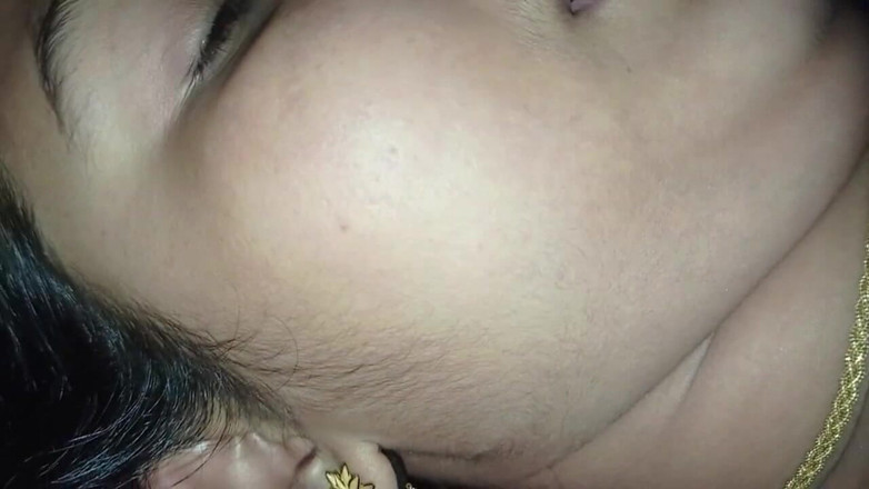 Desivideo: Cuando el hermanastro no está en casa, va a la...