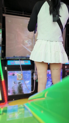 Caged sissy: Sissy în cușcă: Arcade, prima încercare