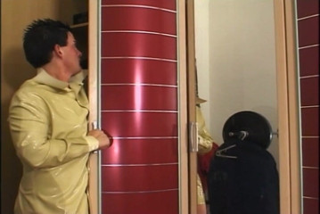 Absolute BDSM films - The original: Tangan dimalukan ditembusi dalam pantat merah
