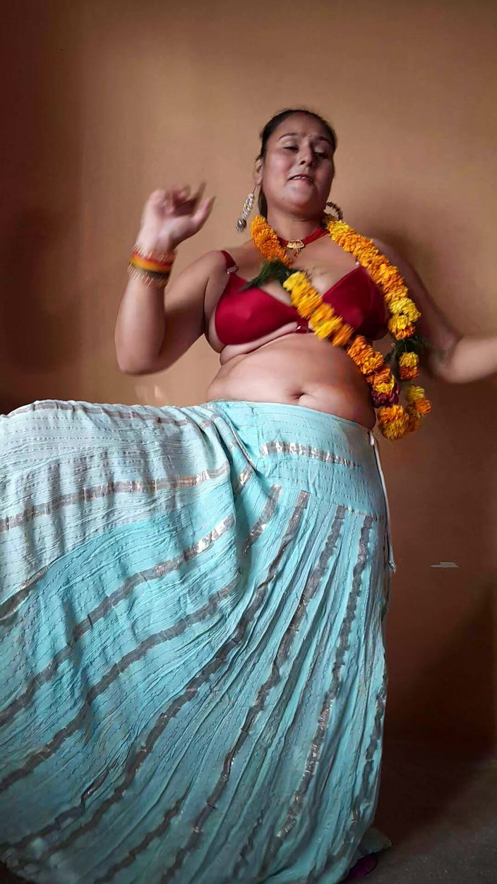 Puja555: Danse torride