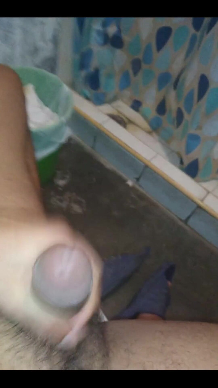 AlexAlejandro13: Ejaculează în chiar acum