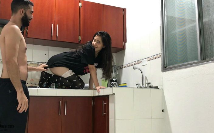 Emma vict: Nadržený pár tvrdě šuká - porno ve španělštině