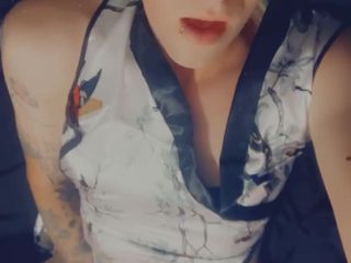 Mykie Melatonin: Sexy kimono babe