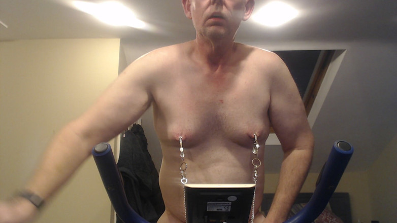Lovenipclamps: Rasgando grampos de trevo espetado